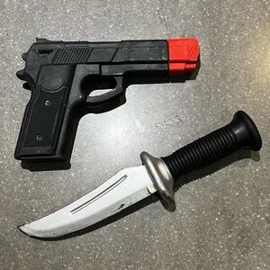 Martial Arts Non-Functional Training Red Gun & Knife, for Training purposes